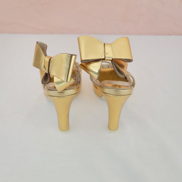 Lola Ramona Gold Heels Retro Pumps - Picture 4 of 11